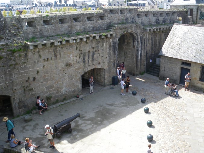 l'entrée de la ville fortifiée de Concarneau